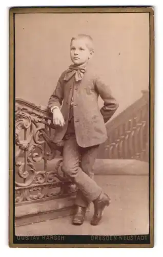 Fotografie Gustav Karsch, Dresden-Hauptstadt, Grosse Meissenerstrasse 17, Junge in vornehmem Anzug
