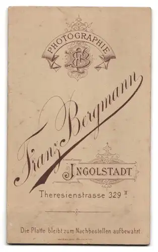 Fotografie F. Bergmann, Ingolstadt, Theresienstrasse 329 II, Junges Kind mit bedrücktem Blick