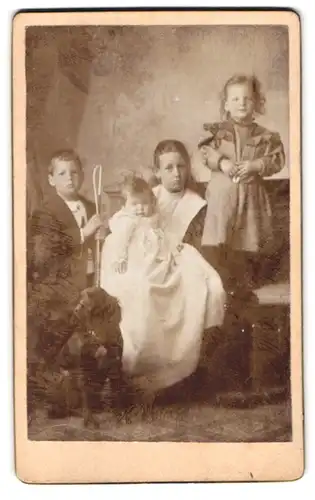 Fotografie Rud. Bodmer, Heiden, Kinder einer bürgerlichen Familie inklusive Spaniel, Hund