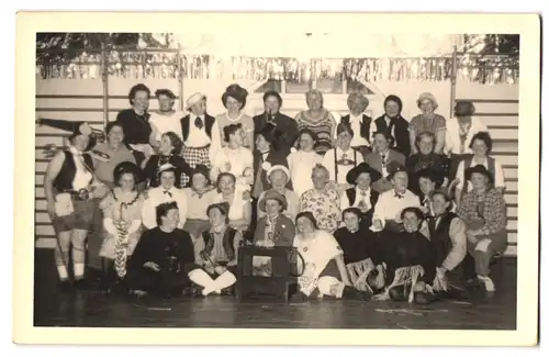 35 Fotografien Ansicht Schweinfurt, Turngemeinde 1848 Feier zum 110 jährigen Jubiläum 1958, hübsche Turnerinnen