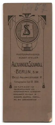 Fotografie Alexander Schmoll, Berlin-SW., Belle-Alliancestrasse 91, Portrait kleiner Junge in zeitgenössischer Kleidung