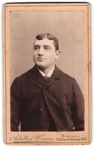 Fotografie Adelbert Werner, München, Dachauerstrasse 6, Portrait junger Herr mit moderner Frisur