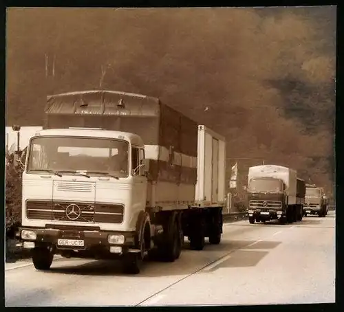 Fotografie Lastwagen Mercedes Benz LPL 2232, LKW mit Ackermann Wechselpritschhe & Fruehauf Anhänger