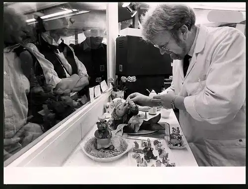 Fotografie Stefan Nowak, Berlin, Patissier - Feinbäcker bei der Herstellung kunstvoller Gebäcke - Süssspeisen