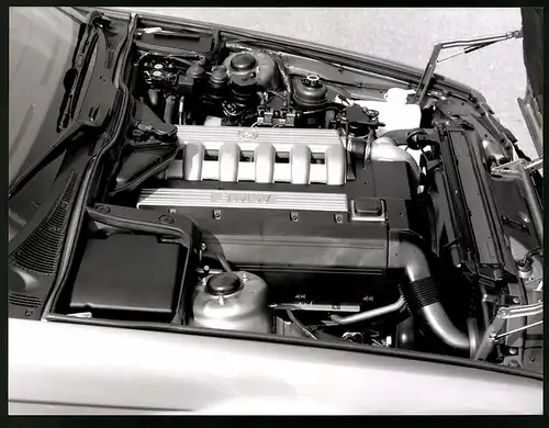 Fotografie Auto BMW 525 TDS, Motorraum mit 6-Zylinder Turbo-Diesel-Motor