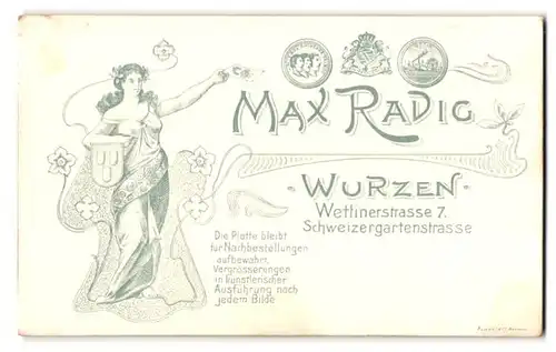 Fotografie Max Radig, Wurzen, Wettinerstr. 7, junge Frau im Nachthemt mit Wappenschild, Zeigt Fotografie