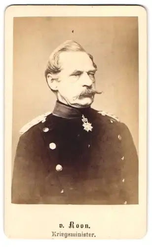 Fotografie unbekannter Fotograf und Ort, Portrait Generalfeldmarschall Albrecht von Roon in Uniform mit Orden