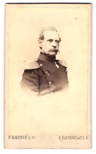 Fotografie P. Biegner & Co., Berlin, Zietenplatz 2, Portrait Generalfeldmarschall Albrecht von Roon in Uniform, Orden