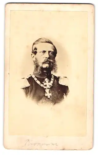 Fotografie unbekannter Fotograf und Ort, Portrait Friedrich Wilhelm III. von Pruessen in Uniform mit Orden