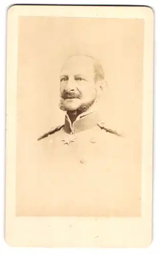 Fotografie unbekannter Fotograf und Ort, Portrait Prinz Albrecht von Preussen in Uniform mit Orden