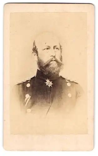 Fotografie unbekannter Fotograf und Ort, Grossherzog Friedrich Franz II. von Meckelnburg-Schwerin in Uniform mit Orden