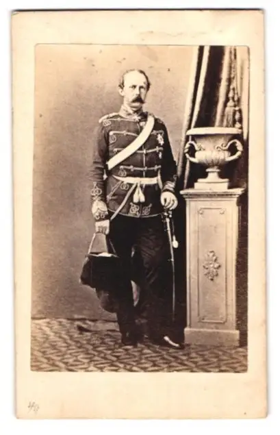 2 Fotografien unbekannter Fotograf und Ort, Prinz Friedrich Karl von Preussen in Uniform und Prinzessin Maria Anna 0