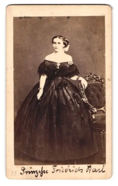 2 Fotografien unbekannter Fotograf und Ort, Prinz Friedrich Karl von Preussen in Uniform und Prinzessin Maria Anna 1