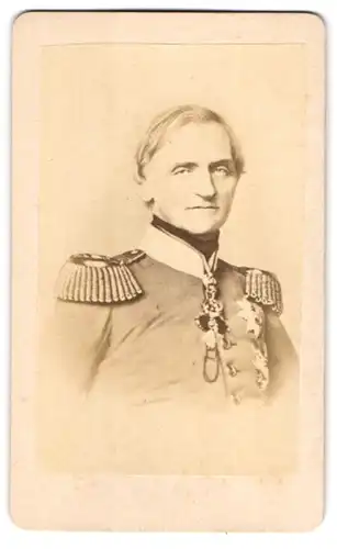 Fotografie unbekannter Fotograf und Ort, Portrait König Johann I. von Sachen in Uniform mit Orden