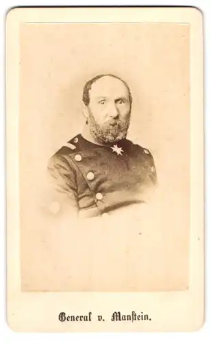 Fotografie unbekannter Fotograf und Ort, Portrait General von Manstein in Uniform