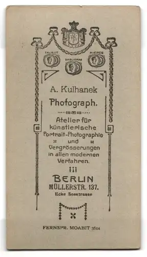 Fotografie A. Kulhanek, Berlin, Müllerstr. 137, Portrait Knabe im dunklen Anzug mit Bibel und Lederhandschuh