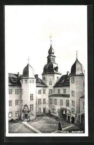 AK Cüstrin / Kostrzyn, Blick in den Schlosshof