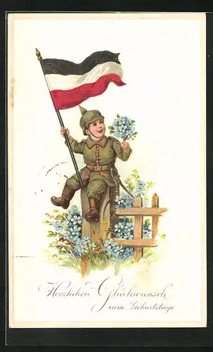 Präge-AK Kleiner Soldat mit Pickelhaube und Fahne, Geburtstagsgruss, Kinder Kriegspropaganda