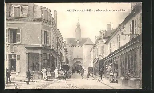 AK Mehun-sur-Yèvre, Horloge et Rue Jeanne d`Arc