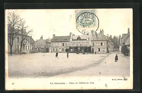 AK La Guerche, Place de l`Hôtel-d-Ville