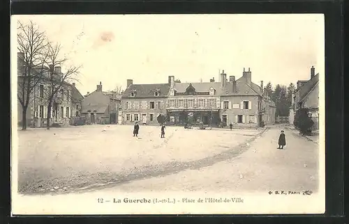 AK La Guerche, Place de l`Hotel-de-Ville