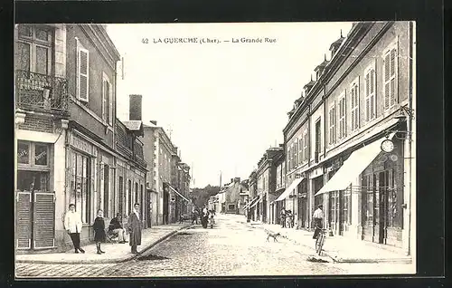 AK La Guerche, La Grande Rue, Strassenpartie