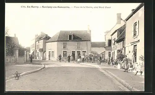 AK Savigny-en-Sancerre, Place de la Mairie, Côté Nord Ouest