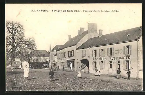 AK En Berry /Savigny-em-Sancerre, Place du Champ-de-Foire, côté Sud
