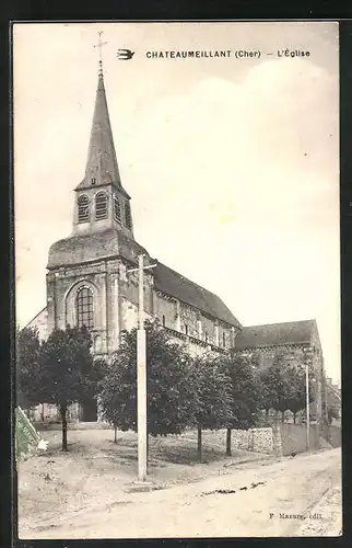 AK Chateaumeillant, Strassenpartie mit Blick auf die Kirche