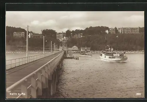 AK Sellin a. Rügen, Blick von der Brücke auf das Strandbad, Dampfer