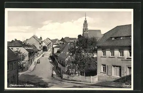 AK Oederan /Sachs., Strassenpartie mit Blick zur Kirche