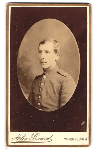 Fotografie Atelier Bernard, Weissenburg i. E., Schmiedgasse 36, Soldat mit Schnauzer in Uniform, Inf. Rgt. 60