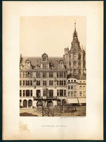Fotografie Anselm Schmitz, Cöln, Ansicht Cöln, Rathaus nebst Ladengeschäft um 1881
