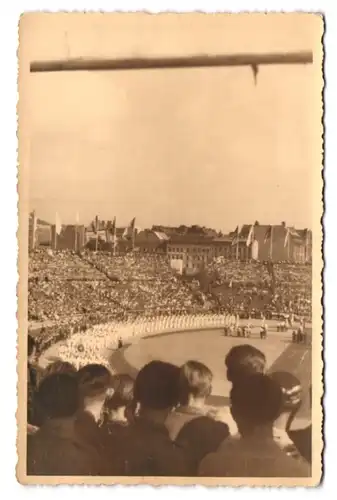 12 Fotografien W. Uhlig, Netzschkau i. V., Ansicht Berlin, Walter Ulbricht Stadion, DDR Sportfest, Einlauf der Nationen