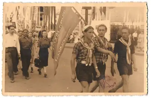 12 Fotografien W. Uhlig, Netzschkau i. V., Ansicht Berlin, Walter Ulbricht Stadion, DDR Sportfest, Einlauf der Nationen