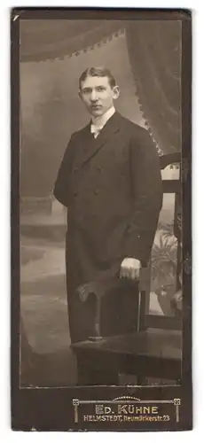 Fotografie Ed. Kühne, Helmstedt, Neumärkerstr. 23, Portrait junger Herr in eleganter Kleidung