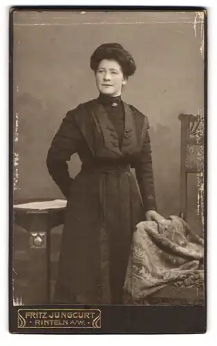 Fotografie Fritz Jungcurt, Rinteln, Dame mit hochgestecktem Haar