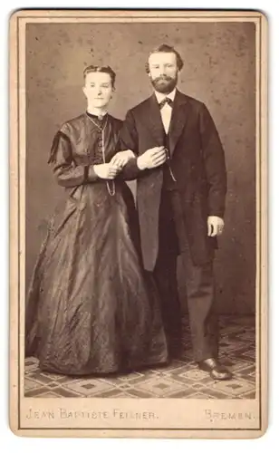 Fotografie Jean Baptiste Feilner, Bremen, Wall 154, Portrait junges Paar in hübscher Kleidung