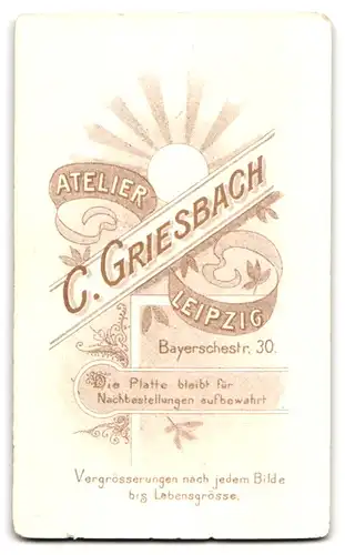 Fotografie C. Griesbach, Leipzig, Bayerschestr. 30, Portrait junge Dame in weisser Kleidung