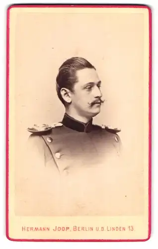 Fotografie Hermann Joop, Berlin, Unter den Linden 13, Offizier der Central-Turn-Anstalt zum Sommmerkurs 1877, Uniform