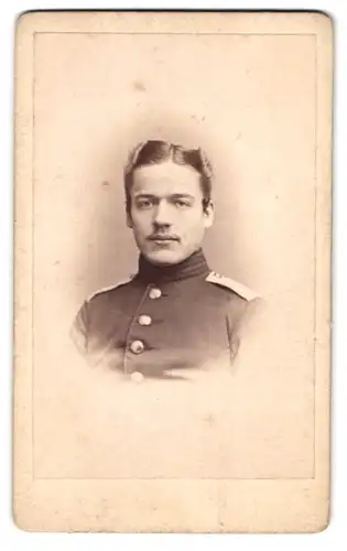 Fotografie Albert Grundner, Berlin, Leipzigerstr. 50, Offizier der Central-Turn-Anstalt zum Sommerkurs 1877 in Uniform