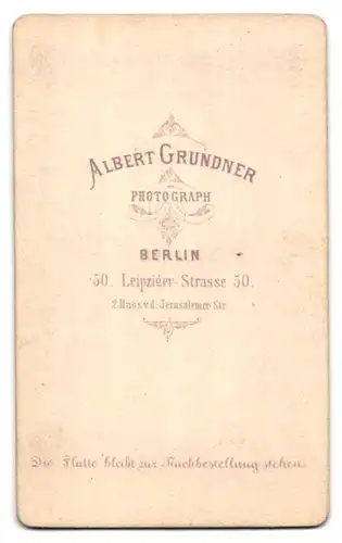 Fotografie Albert Grundner, Berlin, Leipzigerstr. 50, Offizier der Central-Turn-Anstalt zum Sommerkurs 1877 in Uniform