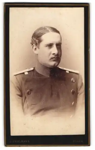 Fotografie J. Engelmann, Posen, Wilhelmstr. 8, Offizier der Central-Turn-Anstalt zum Sommerkurs 1877, Uniform