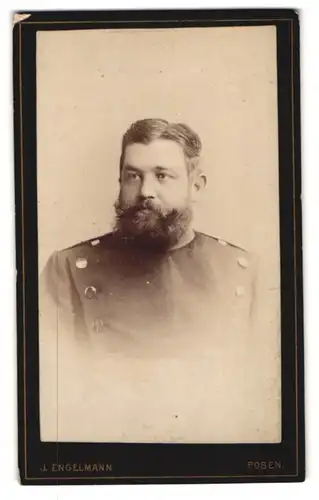 Fotografie J. Engelmann, Posen, Wilhelmstr. 8, Offizier in Uniform, Central-Turn-Anstalt 1877, Vollbart