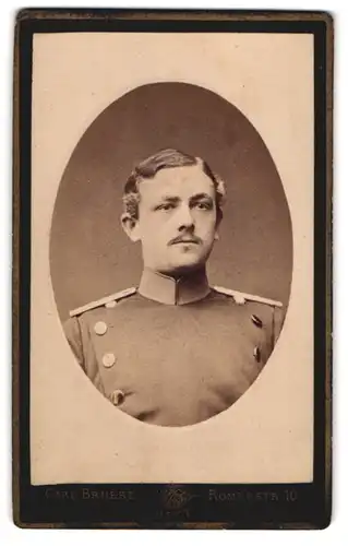 Fotografie Carl Bruere, Metz, Römerstr. 10, Offizier der Central-Turn-Anstalt in Uniform zum Sommerkurs 1877
