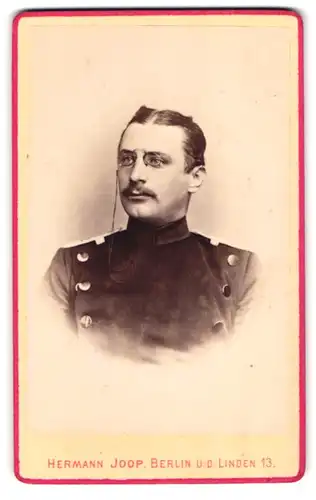 Fotografie Hermann Joop, Berlin, Unter den Linden 13, Lt. Windeck der Central-Turn-Anstalt in Uniform Füs.-Rgt. 86