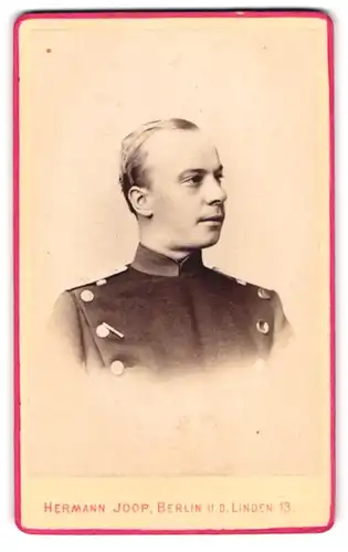 Fotografie Hermann Joop, Berlin, Unter den Linden 13, Lt. von Wussow der Central-Turn-Anstalt in Uniform I.R. 85