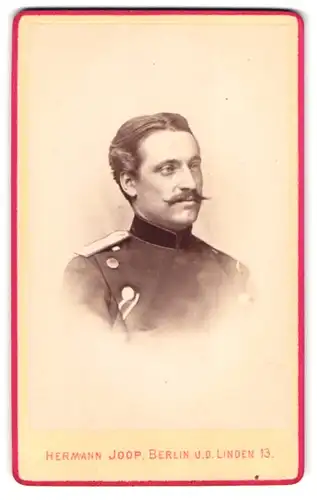 Fotografie Hermann Joop, Berlin, Unter den Linden 13, Lt. von Hausen der Central-Turn-Anstalt in Uniform Jäger Btl. 13