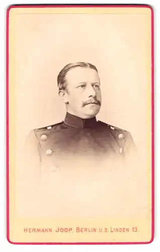 Fotografie Hermann Joop, Berlin, Unter den Linden 13, Lt. Buchholz der Central-Turn-Anstalt in Uniform Füs. Rgt. 35