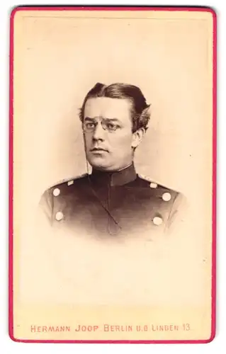 Fotografie Hermann Joop, Berlin, Unter den Linden 13, Lt. Wagner der Central-Turn-Anstalt in Uniform I. R .Nr. 57